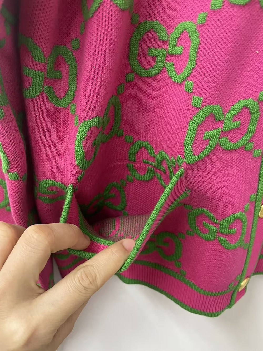 Gucci Pink and Green GG Crew Neck Cardigan Sweater - Picture 7 of 14